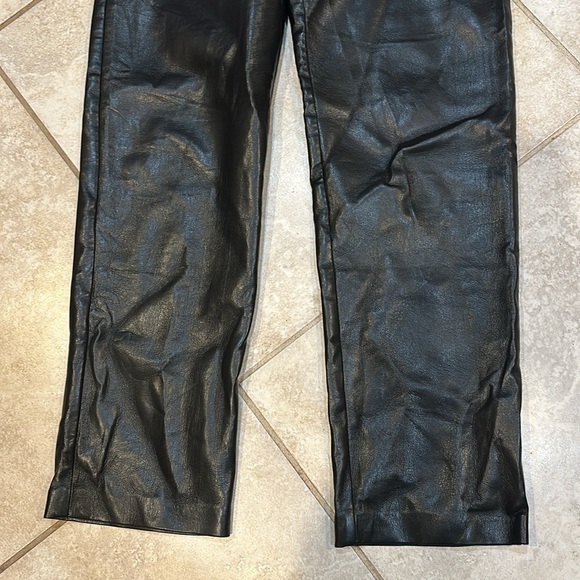 Wilfred Aritzia Melina Black Faux Leather Straight Fit Pants 8 Crop High Rise - Picture 6 of 7